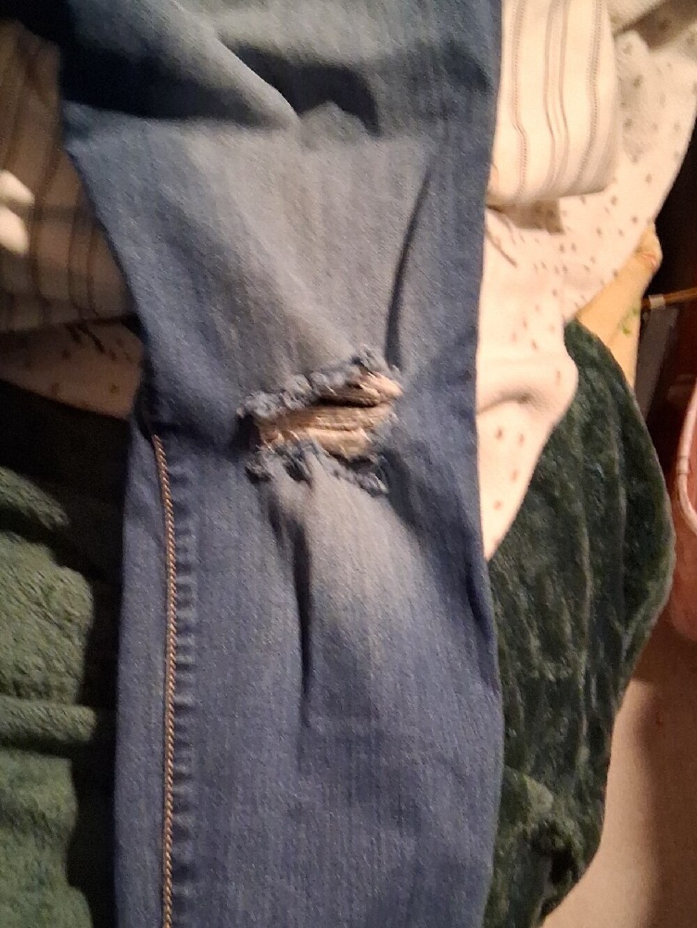 GAP Women's Medium Blue Skinny Jeans with Knee Rips - Picture 3 of 9